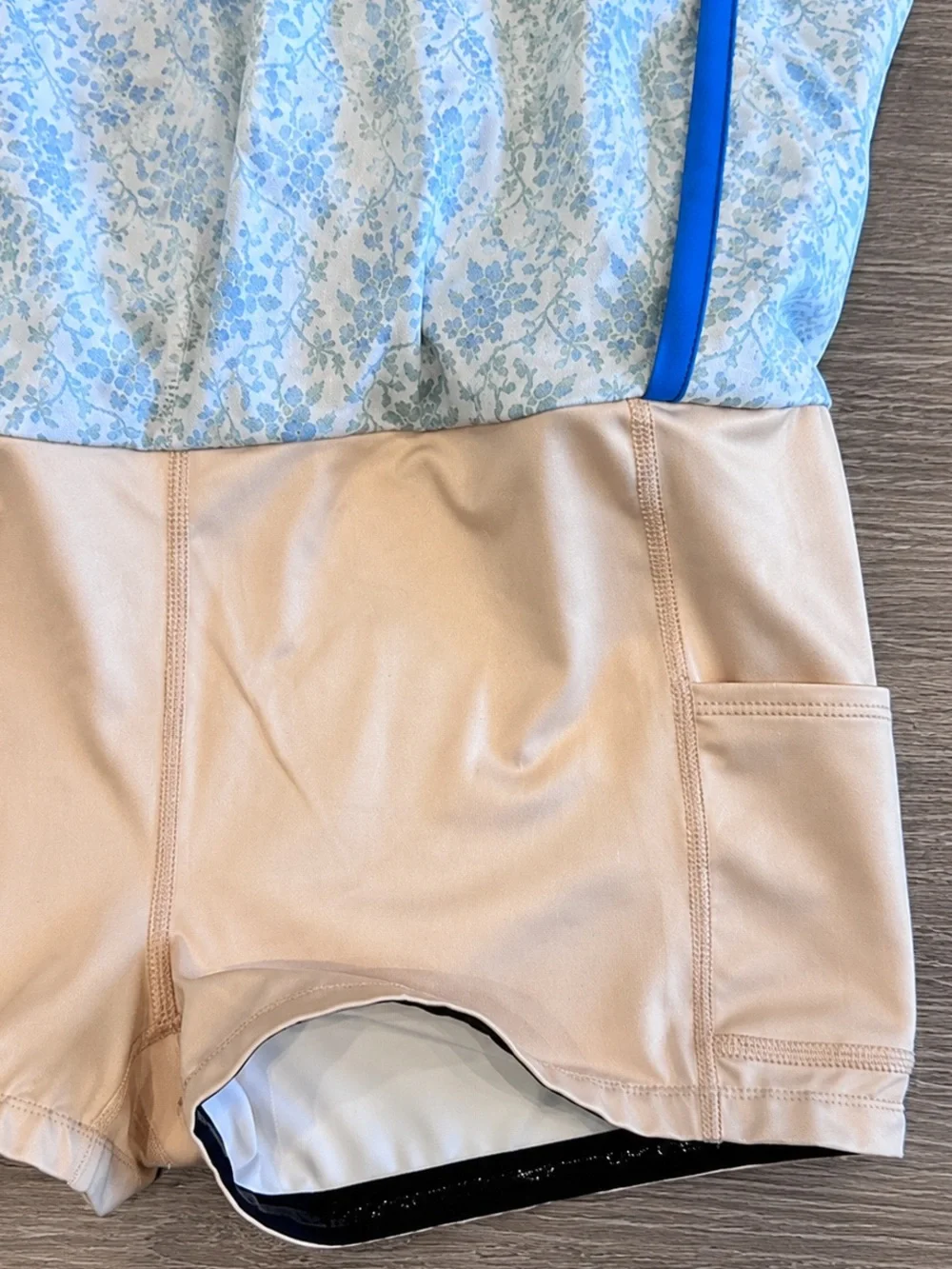 TUCKERNUCK Sport Floral Running Shorts Tennis Blue White Lined Small NWOT